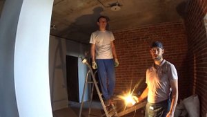 Сколько выдержит закладная под люстру натяжного потолка?