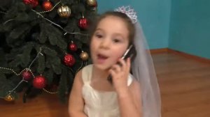 Пять  малышей прыгают на кровати