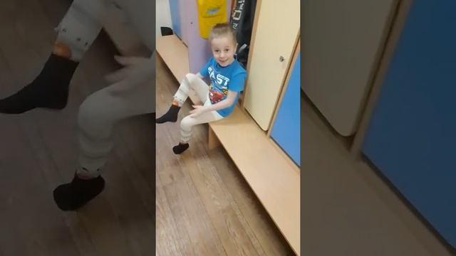Почему ребенок не хочет идти в садик#приколы#дети #а4 #как #болитшея #воспитание