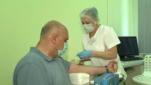 В Москве около 25 тысяч добровольцев записались на участие в испытании вакцины от COVID-19