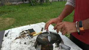 Чистка алюминиевой сковороды.