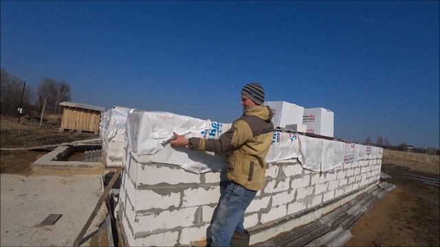 ??БЛОКИ ИЗ ГАЗОБЕТОНА ОТКЛЕИЛИСЬ С ВЕРХНЕГО РЯДА! Что произошло? 7 рядов КЛАДКИ ОСТАВЛЯЛ В ЗИМУ.