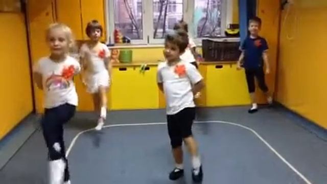 Буги-вуги: открытый урок танцев в саду смотреть онлайн