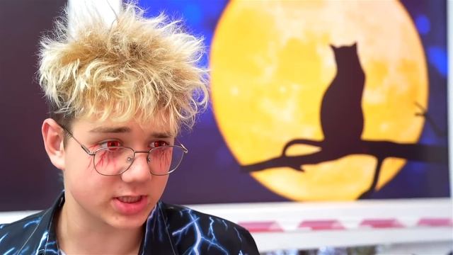 Королевская Семья VS Семья Вампиров! Принцесса Стала Вампиром || @EasyLand777 смотреть онлайн