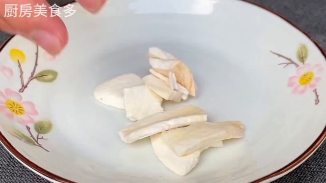老了怕骨質酥鬆？每周吃1次，老了腰腿好，不怕得骨質酥松症，退休老中醫也在常常吃，【廚房美食多】