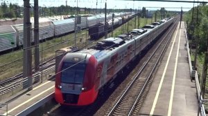 Сдвоенная "Ласточка" ЭС1-028/023 проходит платформу 435-й километр, Нижний Новгород