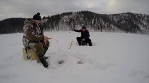 Зимняя рыбалка, Красноярское водохранилище,залив малая Дербина,  окунь со льда.