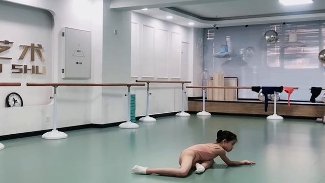 lovely girls daily dance training|ballet flexibility training|柔軟性ストレッチ|新体操 смотреть онлайн