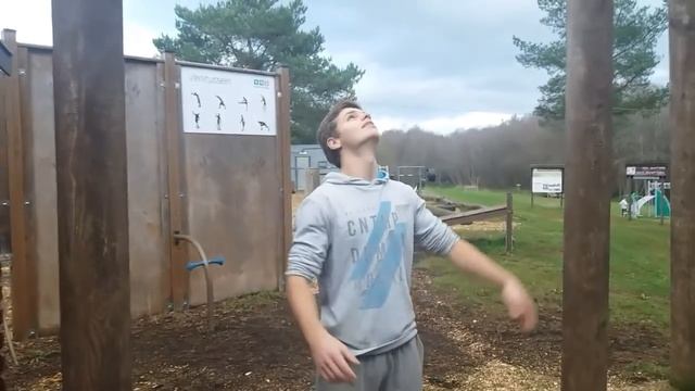 ЗАРУБА МОЩНЫХ ПОДРОСТКОВ В ПОДТЯГИВАНИЯХ И ОТЖИМАНИЯХ! смотреть онлайн