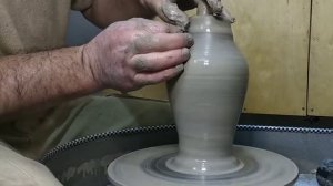 ✨ Изготовление бутылки из глины на гончарном станке