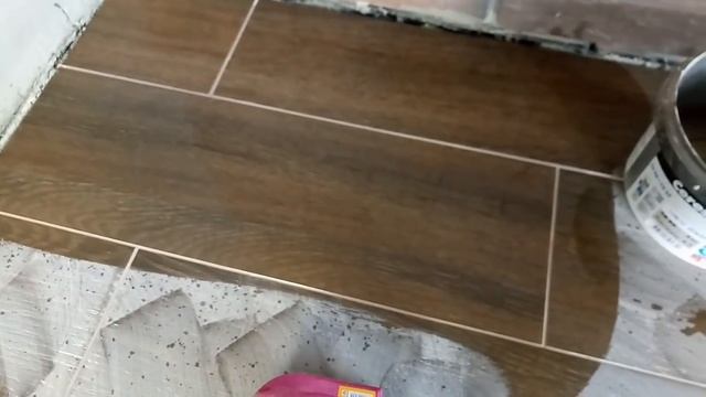 Как оттереть затирку с шершавой плитки, не сильно напрягаясь.