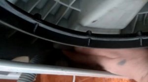 Машина отжимает и протекает,устраняем вместе.