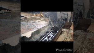 Где и как крепится бампер на Вольво ХС 90. 12года.