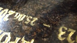 Буквы на граните сусальным золотом