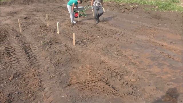 Разметка фундамента "Дом у озера" Серия - 001 смотреть онлайн