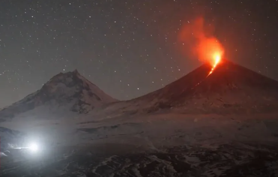 На Камчатке ожидают извержения вулканов Шивелуч и Ключевская сопка