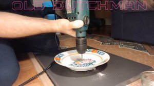Часовых дел мастер.Делаем новые настенные часы из порцеллановой тарелки. Часть I. Сверлим отверстие