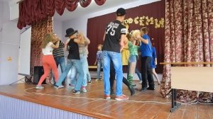 Флешмоб 90-х от 9 класса.Осенний бал 2015.