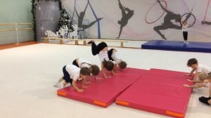 С чего начать изучать стойку на руках.Дети 4-5  Гимнастика Спортивная акробатика