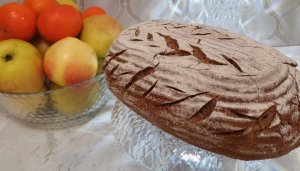 Хлеб из 100% цельнозерновой пшеничной и ржаной муки с семенами.