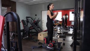 Фиксированные приседания в "станке"