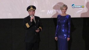 Лётчик-герой Дамир Юсупов и Полина Максимова на премьере фильма "На солнце, вдоль рядов кукурузы"