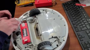 Замена АКБ и обслуживание робота-пылесоса Xiaomi Mi Robot Vacuum Cleaner опыт использования.
