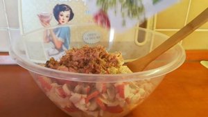 Вкуснейший салат с крабовыми палочками тунцом и макаронами*Lahodný salát s krabími tyčinkami