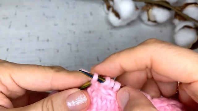 Чтобы НЕ ЗАКРУЧИВАЛСЯ край при закрытии изделия спицами.