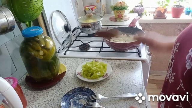 ОБЕД. Курица на падушке и пюре по - новому. смотреть онлайн