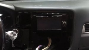 Mitsubishi Outlander 2012+ как демонтировать заводскую магнитолу