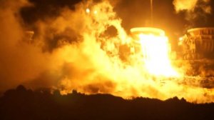 Ночной слив доменного шлака