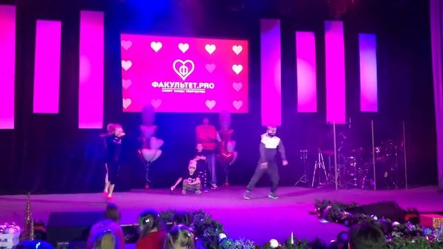 Яковлев Иван 6 лет и Яковлева Алёна 8 лет брейк-данс смотреть онлайн