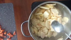 ЯБЛОЧНЫЙ ТЕРТЫЙ ПИРОГ с меренгой и орехами.