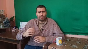 Подставить маточник или позволить пчелам вывести матку? Как заменять маток в пчелиных семьях?