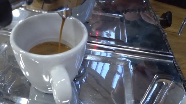 Готовим кофе в старой леверной кофемашине 1967 года выпуска из Венгрии | Уникальный экземпляр смотреть онлайн