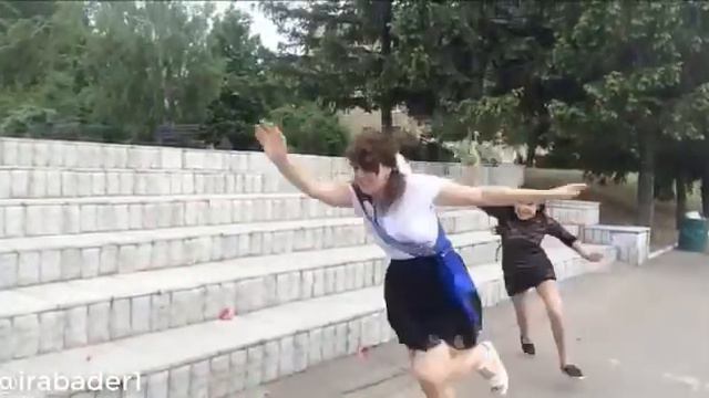 Типичная пьяная выпускница.