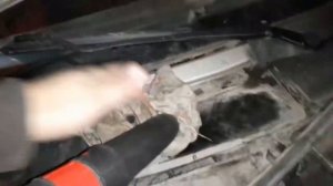 Листья в печке Приоры, как убрать?