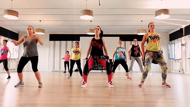 Katarzyna Cyunczyk Zumba - Despacito смотреть онлайн