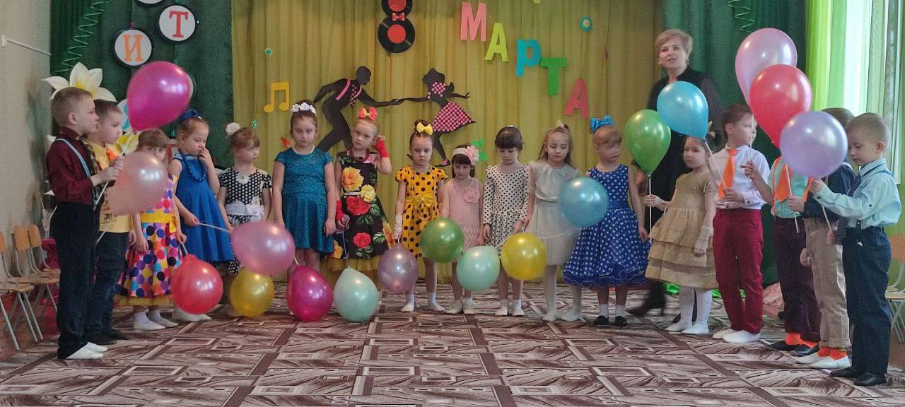 Международный женский день в подготовительной группе