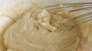 Пирог с персиками и грецкими орехами