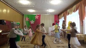 Полька для мамы, старшая группа №9