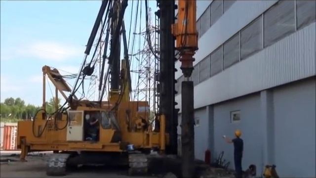 Погружение трубы 530 гидравлическим молотом