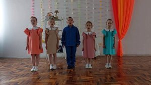 "Кто такая бабушка?"(муз.и сл.З.Роот) 
Д/с 187 "Солнышко"