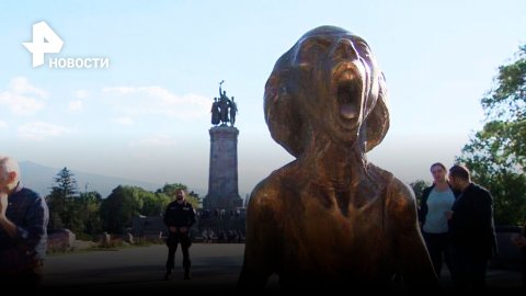 Скульптура "Крик украинской матери" удивила / РЕН Новости