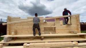 Построили небольшой деревянный дом. Пошаговый процесс строительства