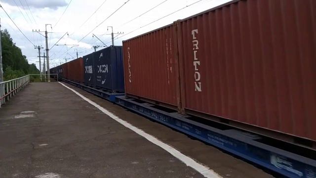 Электровоз (Дончак) 2ЭС4К-082 с грузовым поездом на 45 км. смотреть онлайн