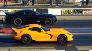 Drag Racing 800hp Dodge Viper vs Mustang GT Saleen