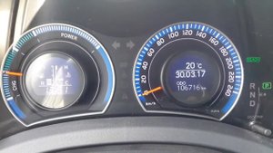 Тойота Аурис гибрид 2010. 5 лет использования.