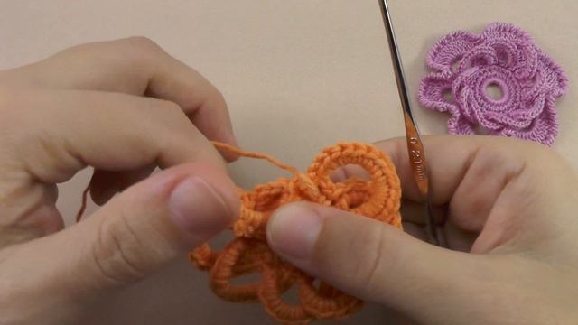 Как вязать цветок-розочку крючком. УРОКИ ВЯЗАНИЯ. смотреть онлайн